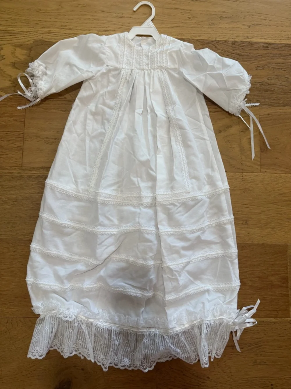 White Lace-Trim Beaded Baby Girl Christening Dedication Gown 9-12m like new